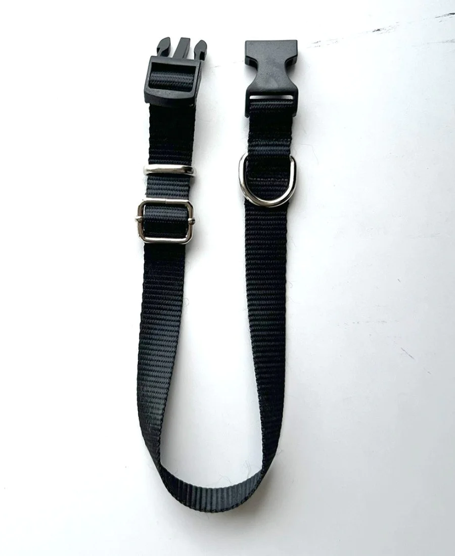 Sabit İsimlikli Siyah Küçük Orta Irk Köpek Tasması 21-35 cm Sabit İsimlikli Siyah Küçük Orta Irk Köpek Tasması 21-35 cm