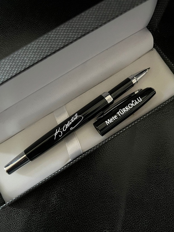 Siyah Metal Roller Kalem Kapaklı Kutu Atatürk İmzalı İsme Özel 2421